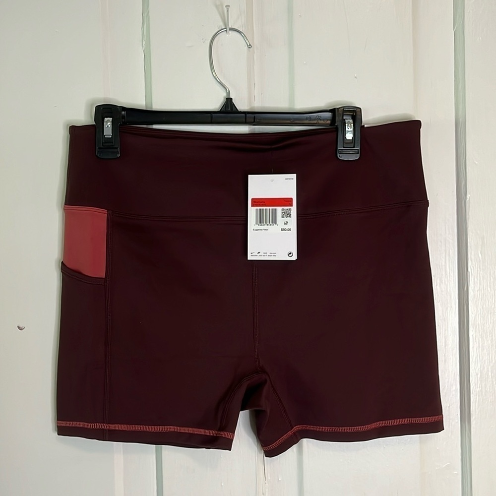 NWT Nike dri-fit tight fit 4’ length shorts size‎ L